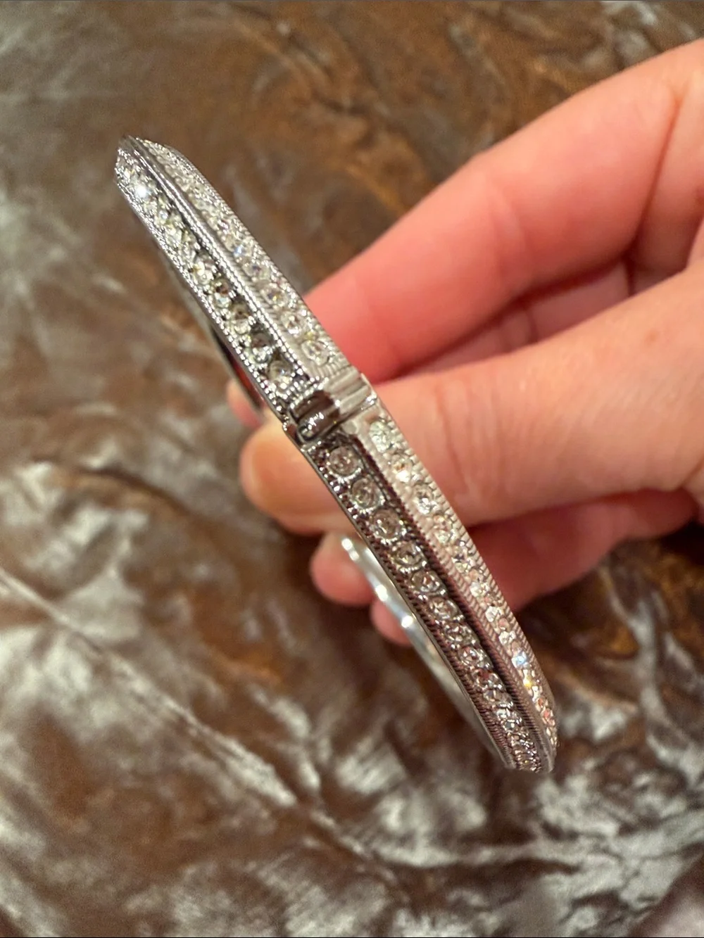 Silver Tone Clear Rhinestone Hinged Bangle Bracelet 24g-1070
